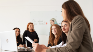 HR professionals having a roundtable discussion